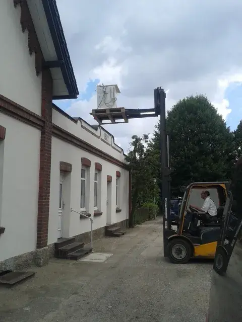 Pehmöller Waschmaschine auf einem Stapler